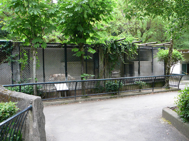 シベリアオオカミ舎