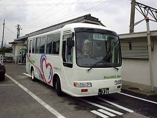和歌山バス医大シャトル専用ハートフル塗装バス