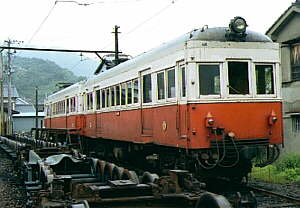 日方車庫の奥で休息中の２６－２５