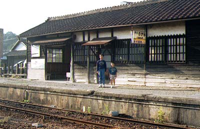 紀伊野上駅にて