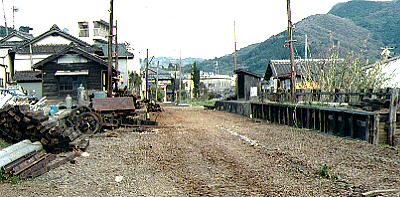紀伊野上駅の線路の撤去跡