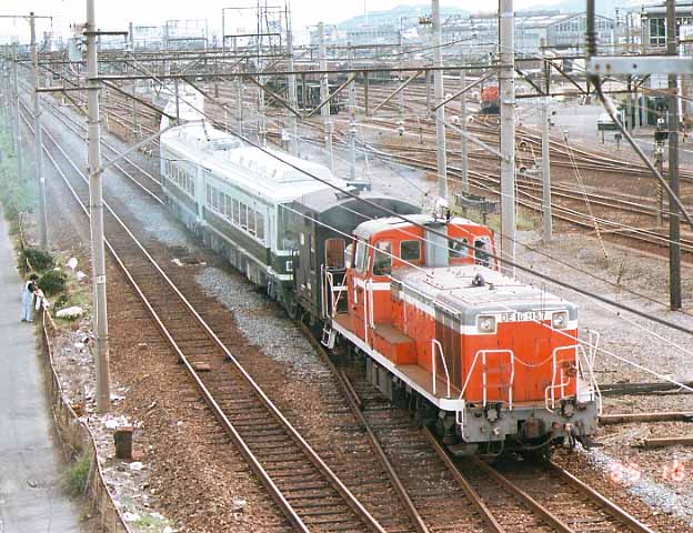 紀州路を駆けた機関車 DE10