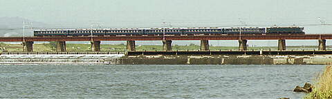 阪和紀ノ川鉄橋を渡る急行臨時きのくに