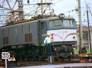 和歌山駅にて入れ換え中のEF5899 A