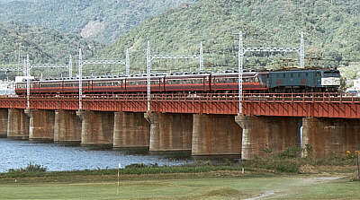 阪和鉄橋を渡るサロンエキスプレス東京 1985.10.24