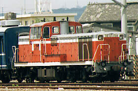 和歌山電車区新在家派出所でのDE10-1158