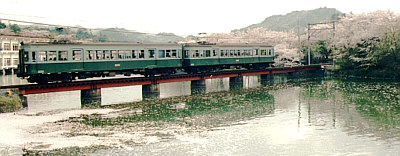 桜の大池遊園鉄橋