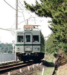 ２２００１